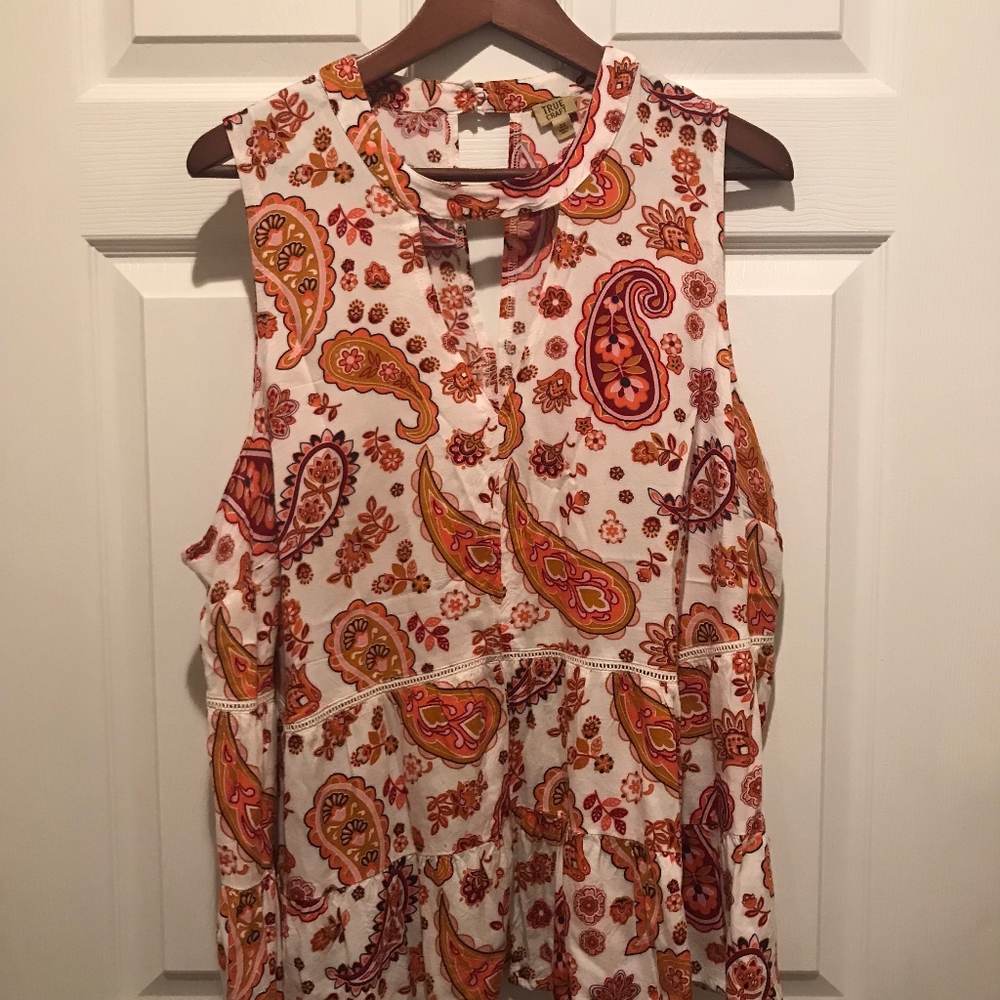 Sleeveless blouse with cutout neck.  2X